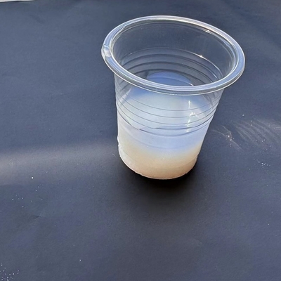 Un bon prix. Émulsion de copolymère acrylique-styrène à excellente transparence pour PE, LDPE, HDPE, OPP, BOPP, PET en ligne