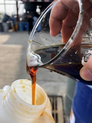 Un bon prix. Résine époxy de revêtement jaune brun avec une excellente résistance à l'eau / auto-séchage ou cuisson en ligne
