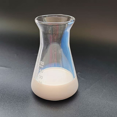 Un bon prix. Résistance à l'usure Résistance au vieillissement Bonne douceur Point de fusion élevé, type doux Émulsion de cire haute densité Pour les produits en caoutchouc en ligne